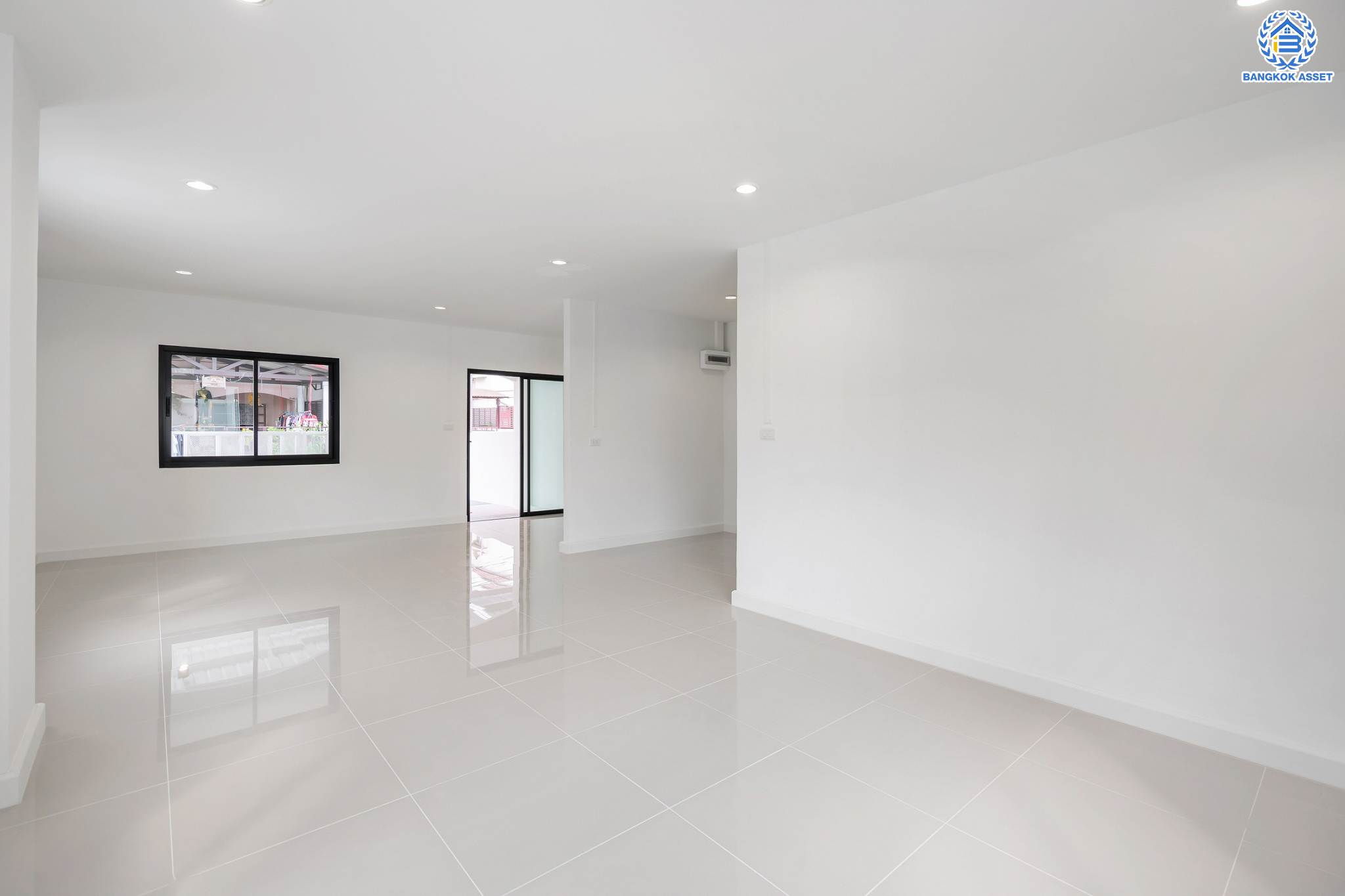 บ้านมือสองตกแต่งใหม่ ม.บ้านสวน5 กลางเมือง พิบูลย์สงคราม บ้านแฝด 3 ชั้น หลังมุม เนื้อที่ 39.4 ตร.ว. ฟังก์ชัน 4 ห้องนอน 3 ห้องน้ำ จอดรถได้ 2 คัน ราคาคุ้มสุดในย่านนี้! บนสุดยอดทำเล! เชื่อมถนนพิบูลย์สงคราม, วงศ์สว่าง, นครอินทร์ และติวานนท์ ใกล้จุดขึ้นทางด่วนศรีรัช-วงแหวนรอบนอก และรถไฟฟ้า "สถานีแยกติวานนท์"